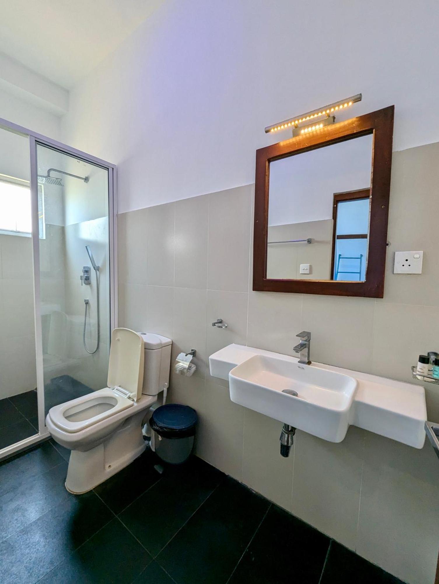 Bliss Apartment Hikkaduwa Buitenkant foto