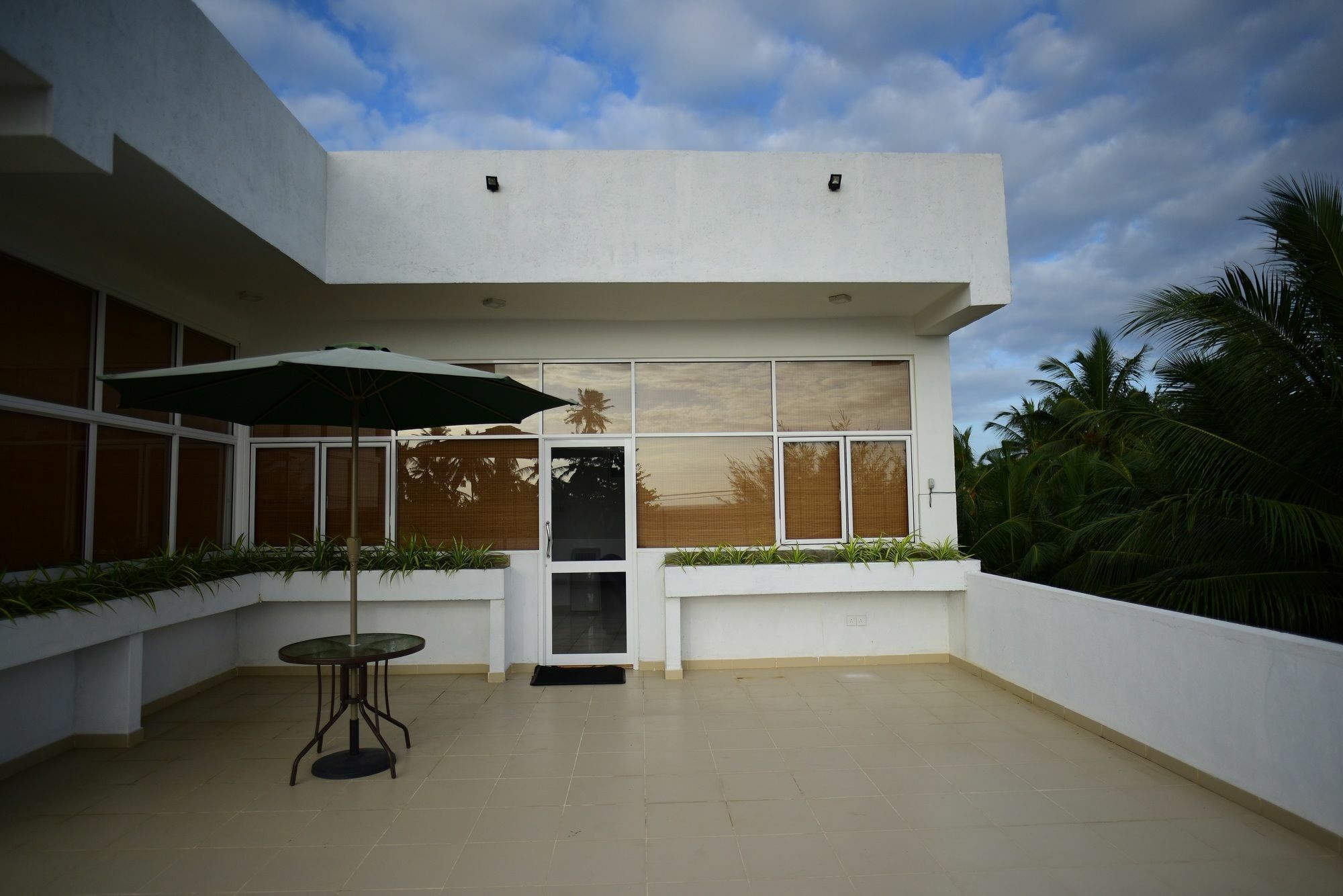 Bliss Apartment Hikkaduwa Buitenkant foto